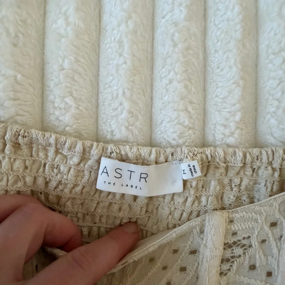ASTR The Label Cream Lace Puff Sleeve Blouse